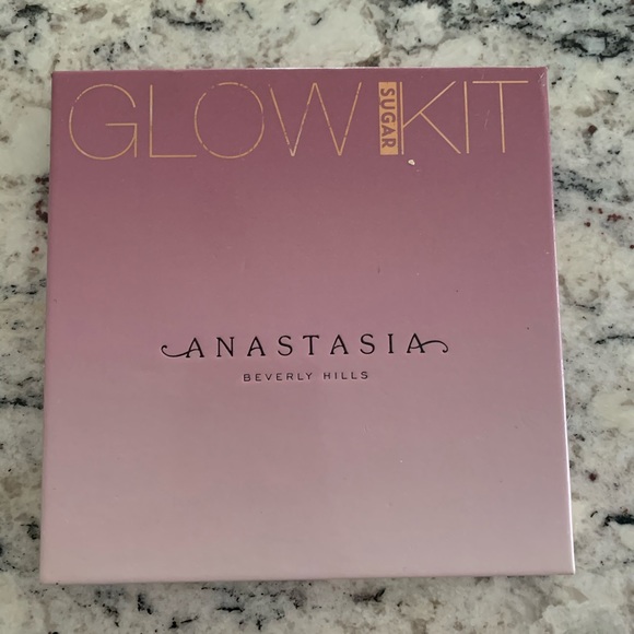 Anastasia Beverly Hills Other - Anastasia Beverly Hills Sugar Glow Kit